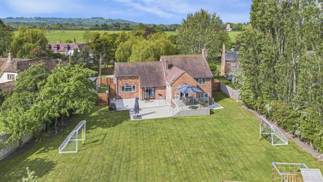 3 bed property, in Wotton End, £1,100,000