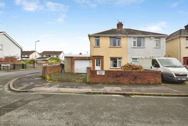 3 bed property, in Stockton Road, £180,000