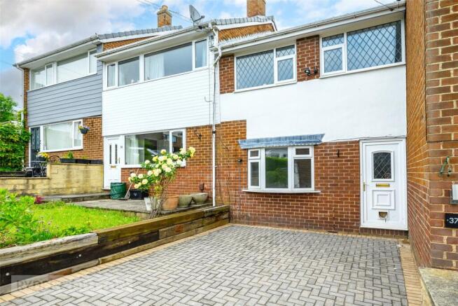 3 bed property, in Stephen Close, £230,000