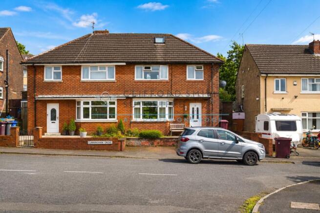 3 bed property, in Cunningham Grove, £140,000