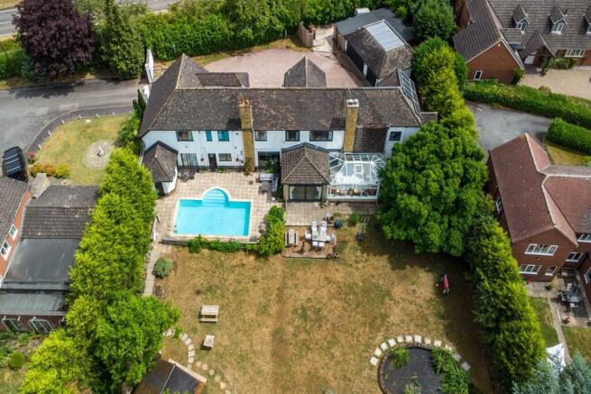 6 bed property, in Quaker Close, £1,600,000