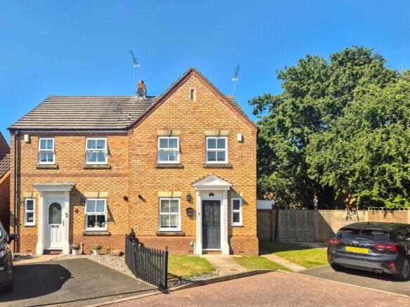 3 bed property, in Doulton Close, £400,000