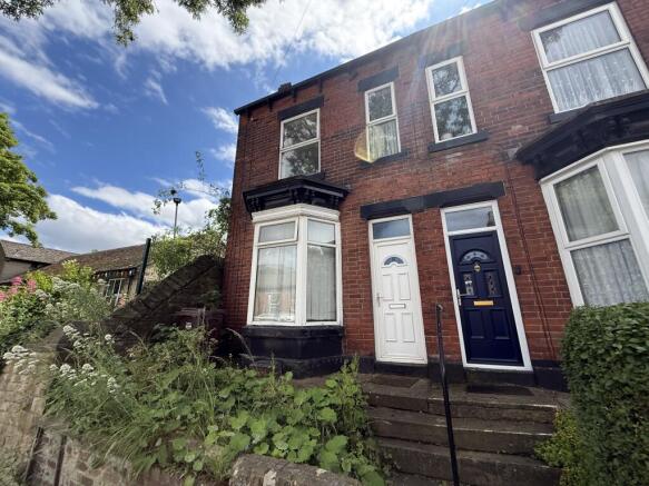 4 bed property, in 11 Woodstock Road, £220,000