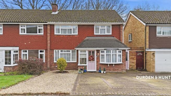 4 bed property, in Woolhampton Way, £675,000