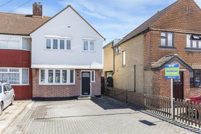 3 bed property, in Norfolk Crescent, £600,000