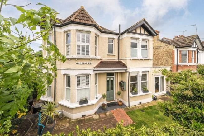 3 bed property, in Eswyn Road, £850,000