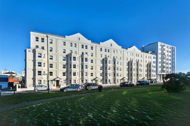 2 bed property, in Wilmington Square, £190,000