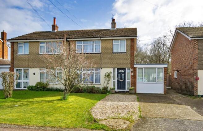 3 bed property, in Highfields Road, £550,000