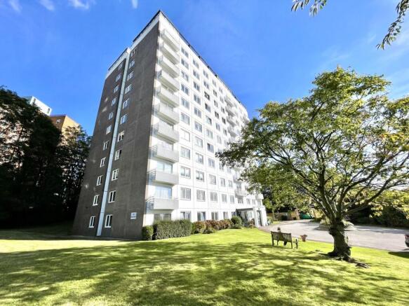 2 bed property, in Eaton Drive, £324,999