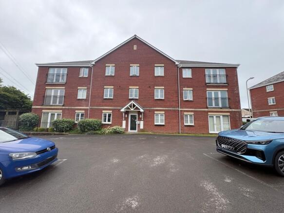 1 bed property, in Wild Field, £126,995