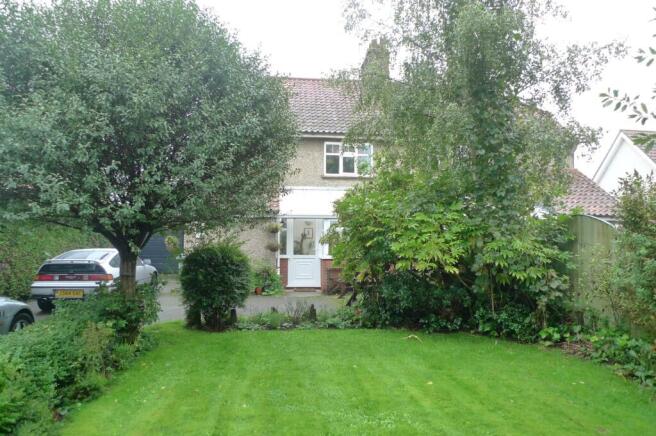 3 bed property, in Old Road, £410,000
