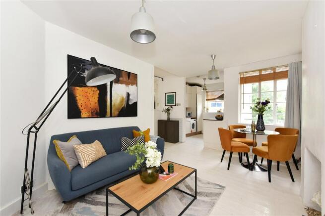 2 bed property, in Heneage Street, £450,000