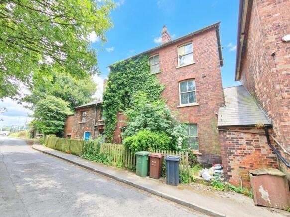 4 bed property, in 1 Station Houses, £95,000