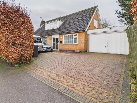 4 bed property, in Bosworth Road, £425,000