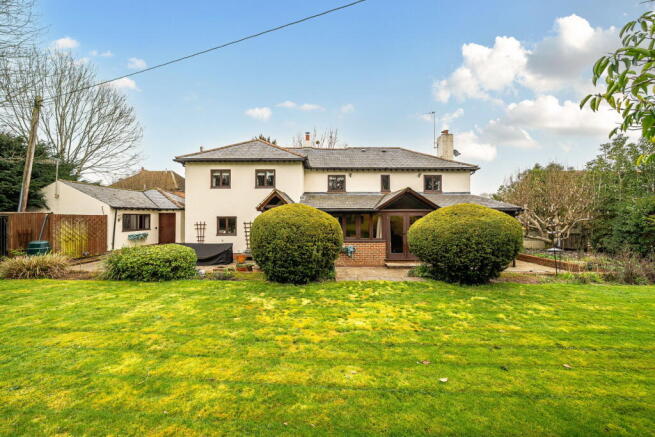4 bed property, in Greywell Road, £900,000