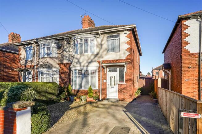 3 bed property, in Yarm Road, £150,000