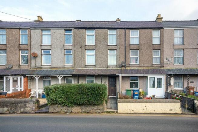 3 bed property, in County Road, £125,000
