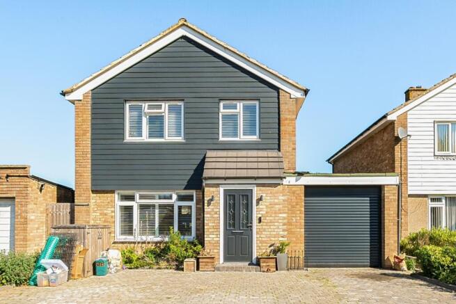 3 bed property, in Mayfield Avenue, £475,000