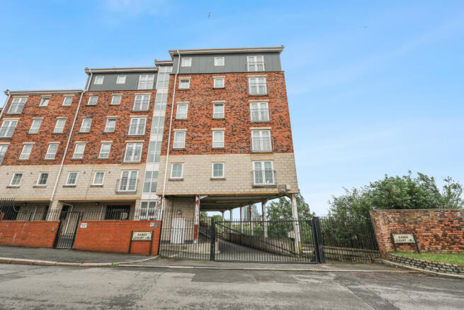 2 bed property, in 35 Kaber Court, £70,000