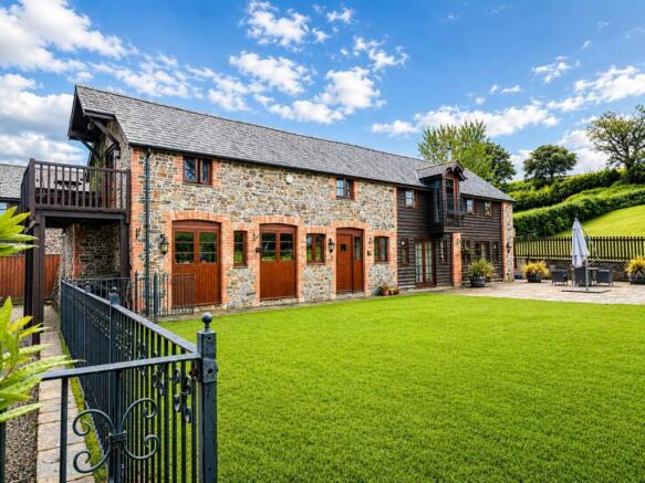 3 bed property, in Landcross, £695,000