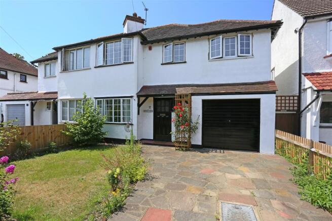 3 bed property, in Queens Acre, £750,000