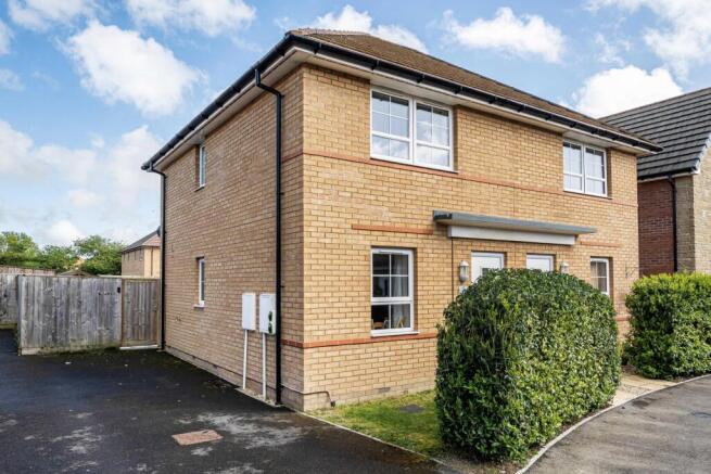 2 bed property, in 3 Burrow Hill View, £235,000