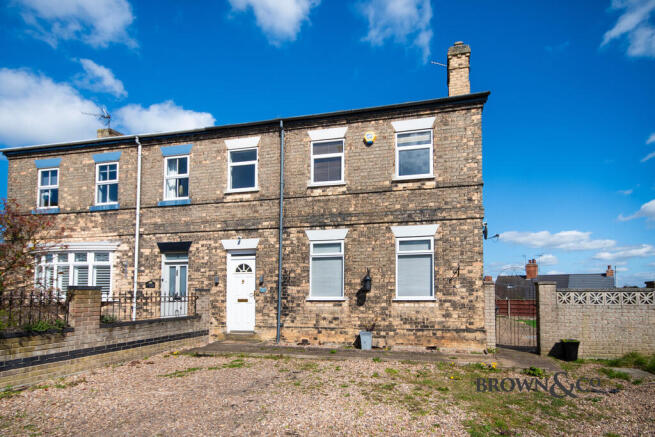 4 bed property, in Station Villas, £300,000