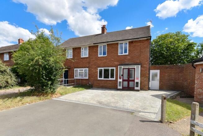 2 bed property, in The Rowlands, £350,000