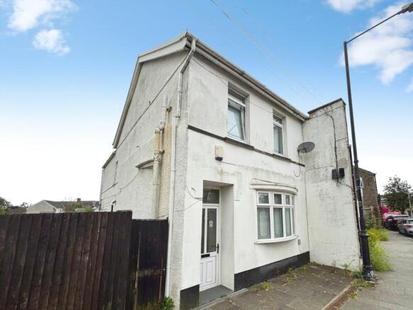 4 bed property, in St. Teilo Street, £260,000