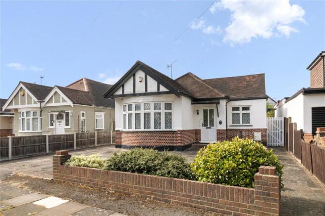2 bed property, in Kenbury Close, £700,000