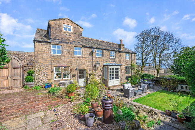 5 bed property, in Gill Top, £775,000