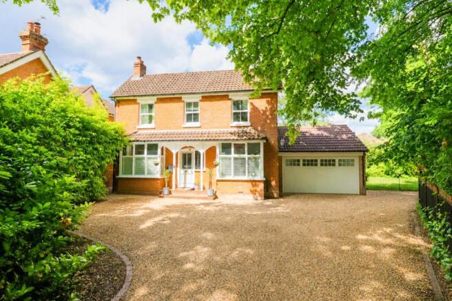 4 bed property, in Aldershot Road, £800,000
