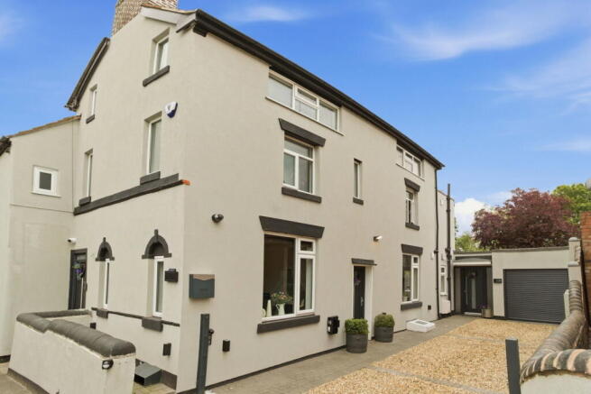 4 bed property, in Lichfield Road, £500,000