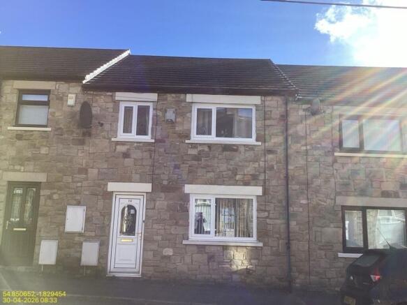 3 bed property, in West Parade, £95,000