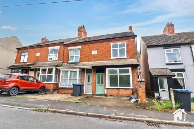 3 bed property, in Shaw Lane, £190,000