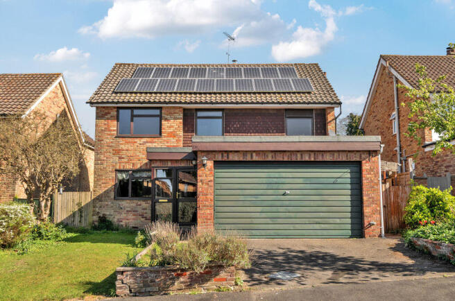4 bed property, in Oast View, £550,000