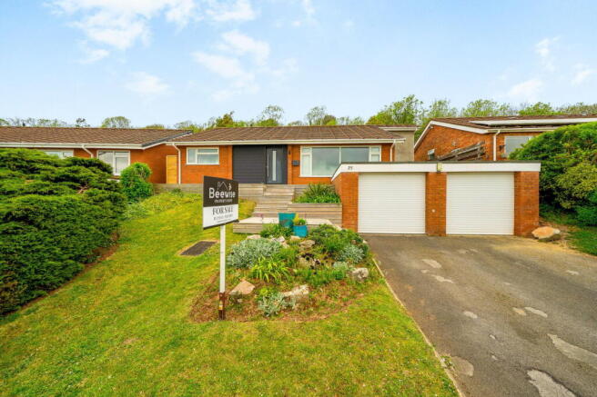 4 bed property, in Balmoral Way, £520,000