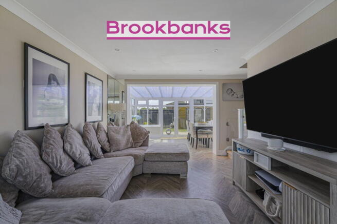2 bed property, in Garden Place, £475,000