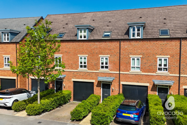 3 bed property, in Fetlock Drive, £440,000
