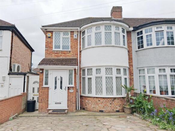 3 bed property, in Berwick Avenue, £525,000