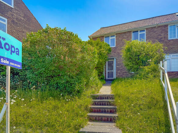 3 bed property, in Staplefield Drive, £335,000