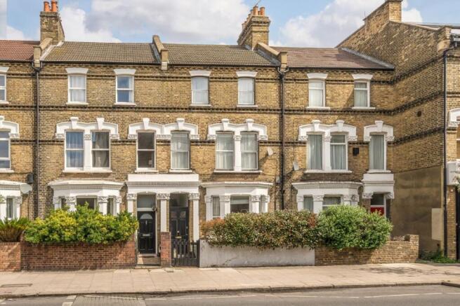 4 bed property, in Southampton Way, £900,000