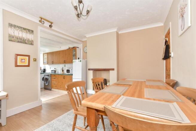 3 bed property, in Regent Street, £450,000
