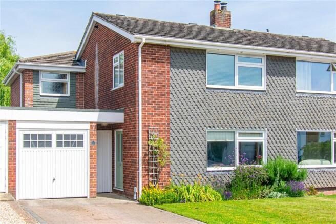 4 bed property, in Groveland Road, £550,000