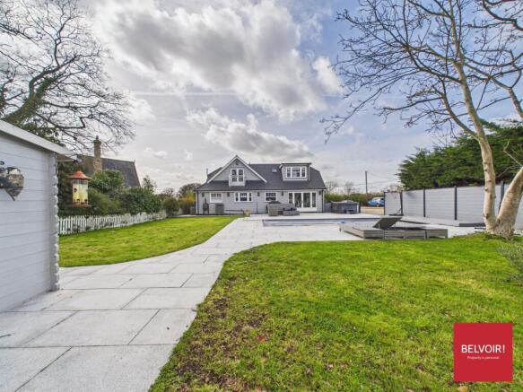 4 bed property, in Boreham Road, £1,200,000