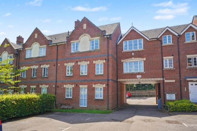 2 bed property, in Bluebell Rise, £150,000
