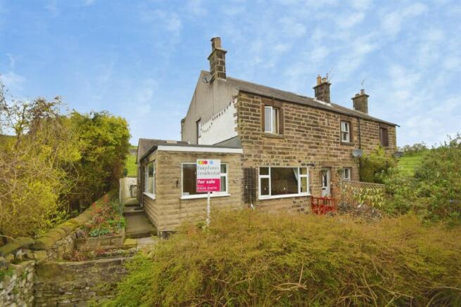 2 bed property, in Monyash Road, £290,000