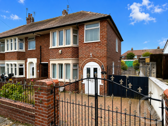 3 bed property, in Jersey Avenue, £140,000