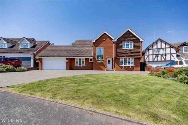 4 bed property, in Cherryfield Close, £625,000