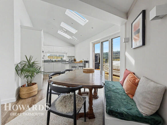 3 bed property, in Meadow Rise, £300,000